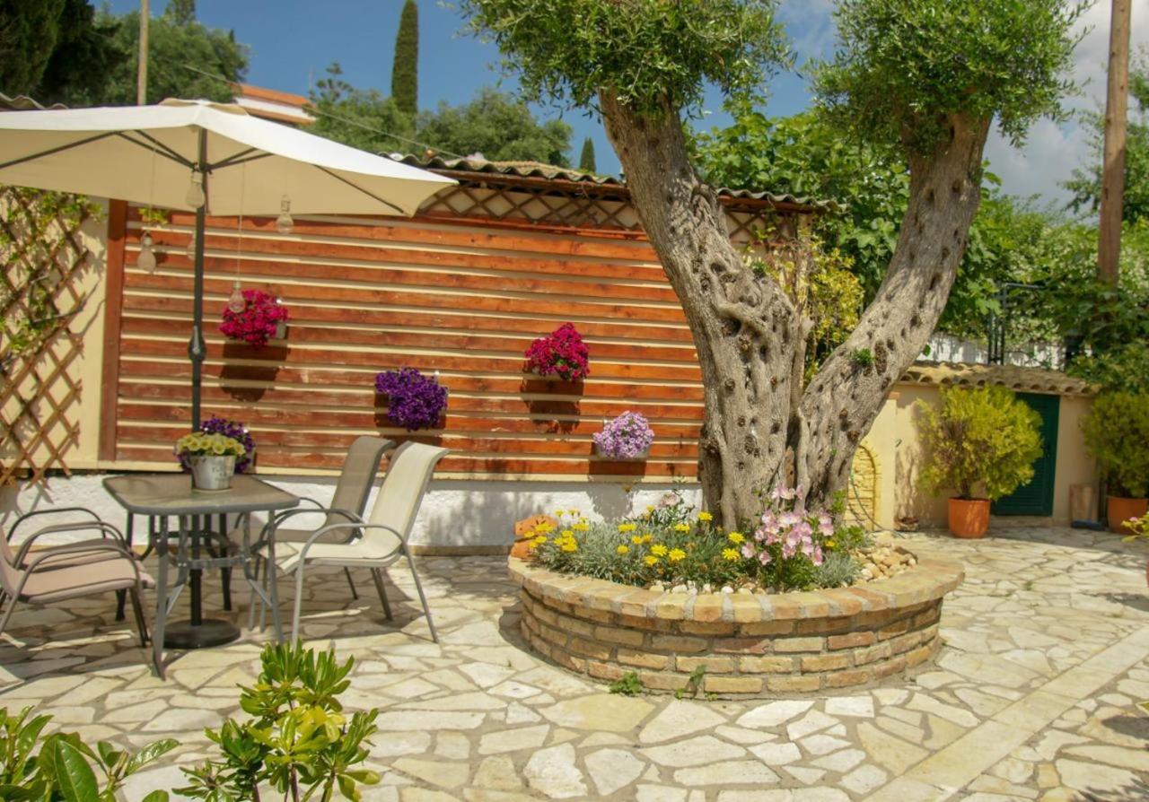 Flowers Studios Беницес Екстериор снимка